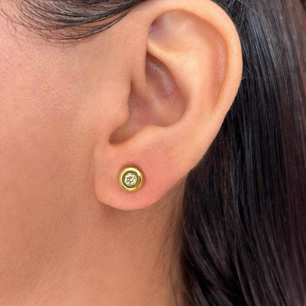 aros de oro redondos con diamante