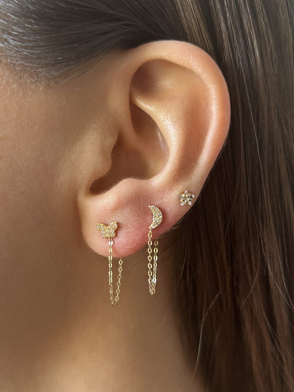 Aros de oro italiano 18k de luna con cadenas y circones